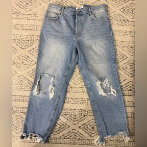 Free People // Distressed Maggie Straight Jean - LightBlue